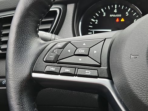 Certified 2021 Nissan Rogue Sport SV image 17