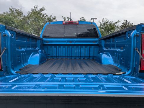 Used 2022 Chevrolet Colorado LT w/ LT Convenience Package image 11