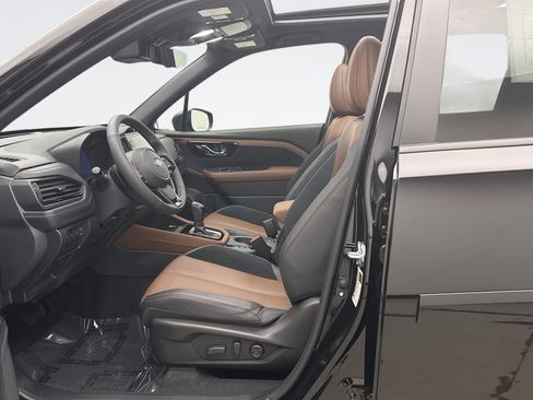 Used 2025 Subaru Forester Touring image 11