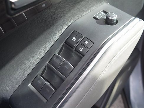 Used 2023 Toyota Highlander Limited image 9