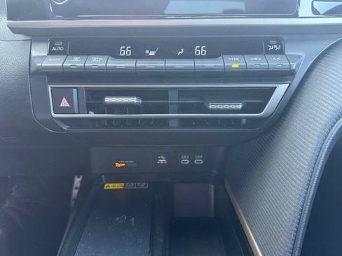 Used 2025 Toyota Camry SE FWD image 26
