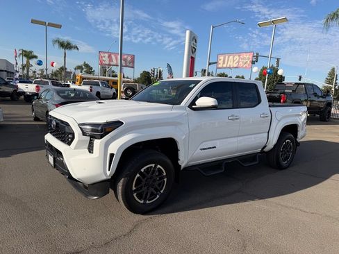 Used 2024 Toyota Tacoma TRD Sport w/ TRD Sport Upgrade Package RWD image 3