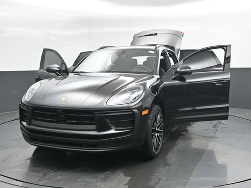 Used 2022 Porsche Macan AWD/4WD image 46