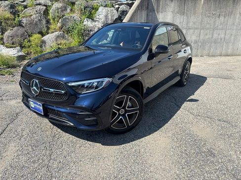 Used 2023 Mercedes-Benz GLC 300 4MATIC image 2