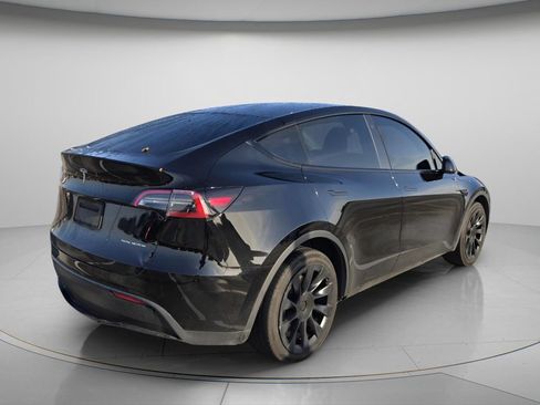 Used 2023 Tesla Model Y Long Range AWD/4WD image 5