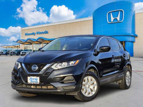 Used 2020 Nissan Rogue Sport S image 1