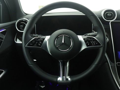 Used 2025 Mercedes-Benz GLC 300 4MATIC image 8