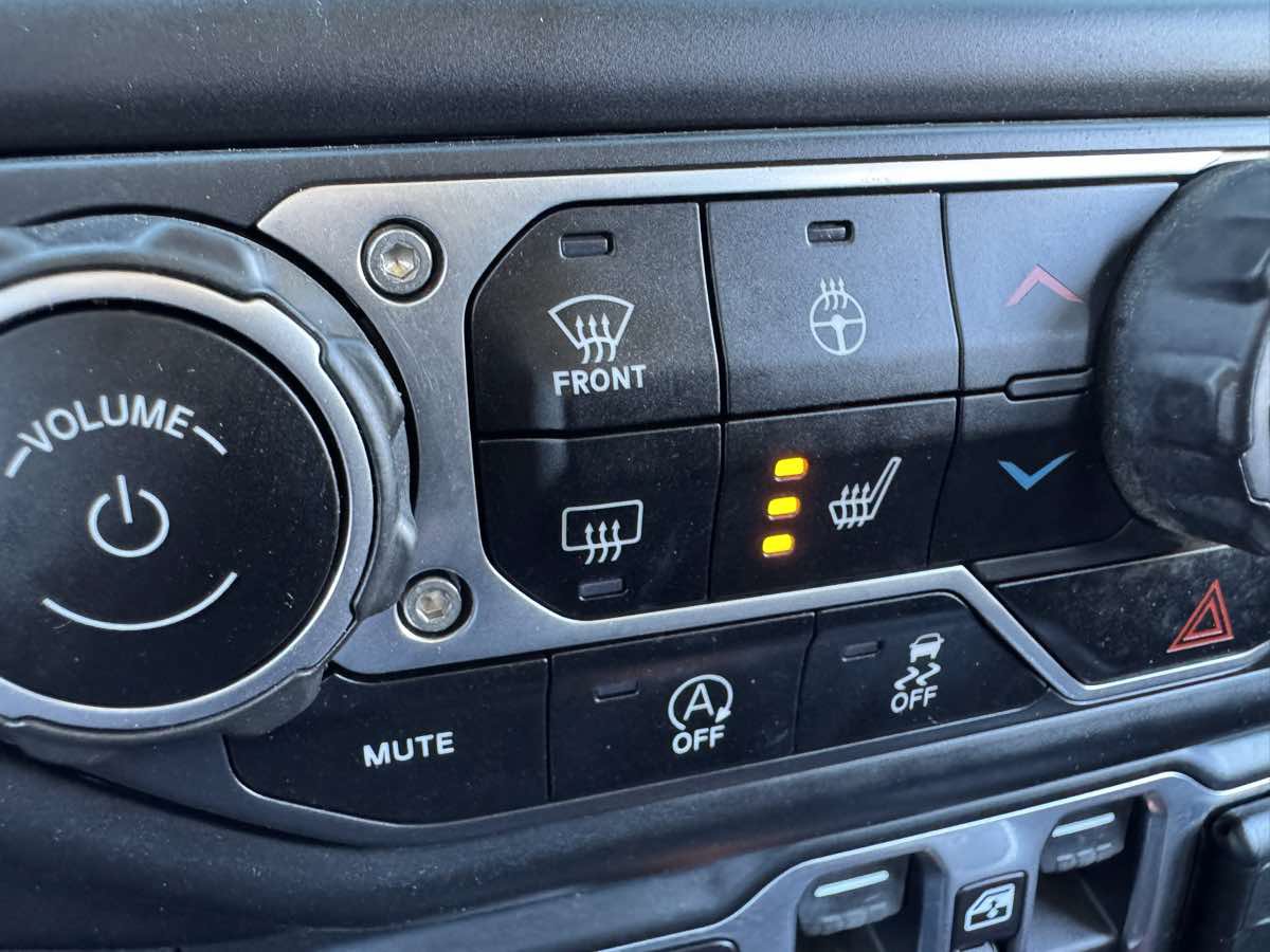 Used 2020 Jeep Gladiator Rubicon AWD/4WD image 36