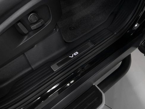 Used 2023 Land Rover Defender 90 V8 image 44