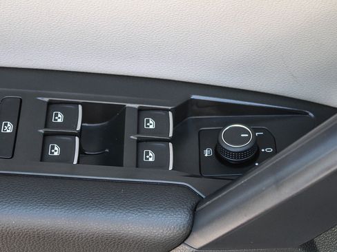 Used 2021 Volkswagen Tiguan SE FWD image 20