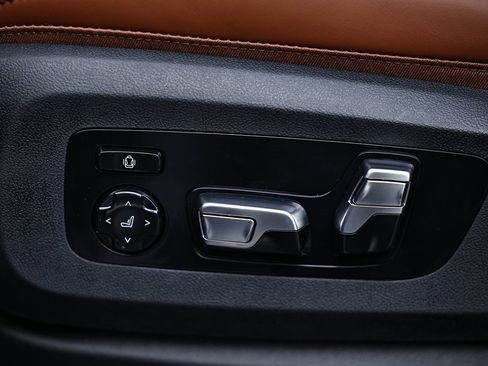 New 2026 BMW X5 M60i w/ Climate Comfort Package image 23