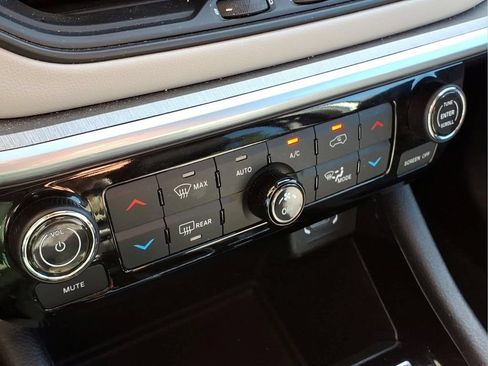 Used 2025 Jeep Compass Limited AWD/4WD image 10