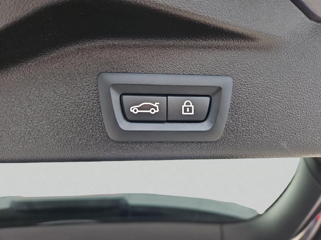 Used 2019 BMW X5 xDrive40i w/ M Sport Package AWD/4WD image 25