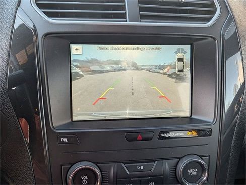 Used 2018 Ford Explorer XLT w/ Equipment Group 202A image 22