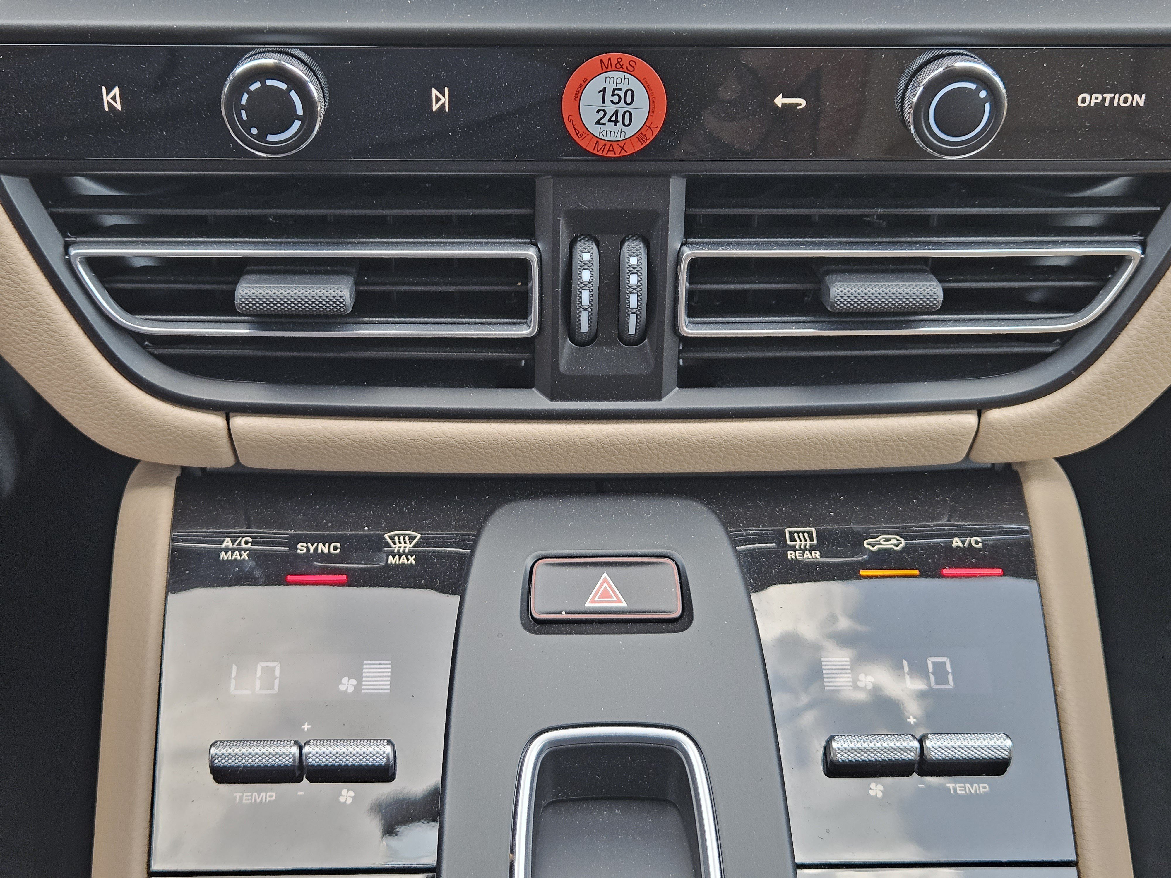 Certified 2026 Porsche Macan AWD/4WD image 19