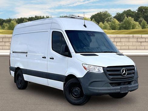 Used 2023 Mercedes-Benz Sprinter 2500 image 2