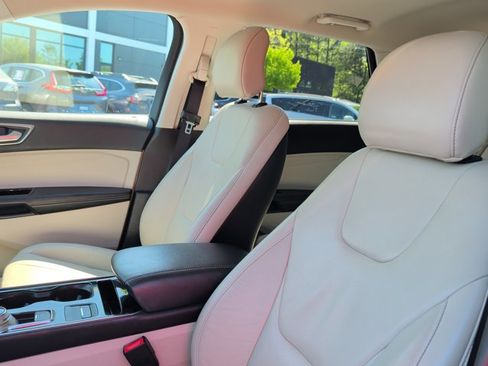 Used 2019 Ford Edge Titanium FWD image 11