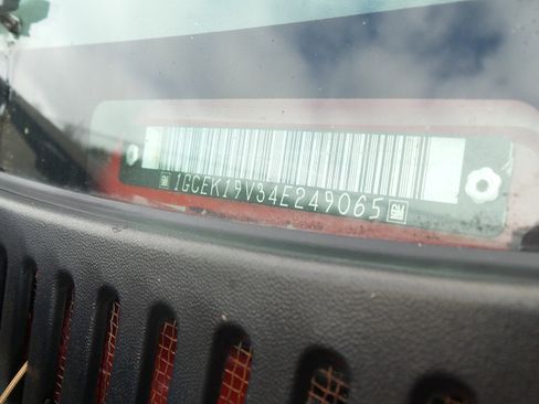 Used 2004 Chevrolet Silverado 1500 W/T image 28