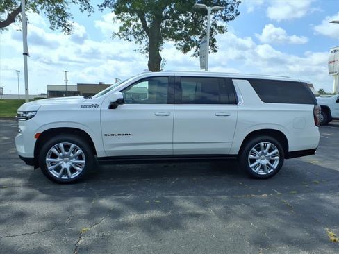 Used 2022 Chevrolet Suburban High Country w/ Max Trailering Package AWD/4WD image 4