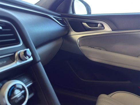 Used 2022 Genesis G70 3.3T image 23