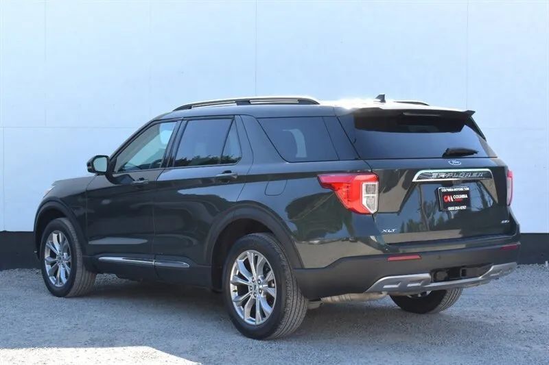 Used 2024 Ford Explorer XLT w/ Equipment Group 202A AWD/4WD image 2