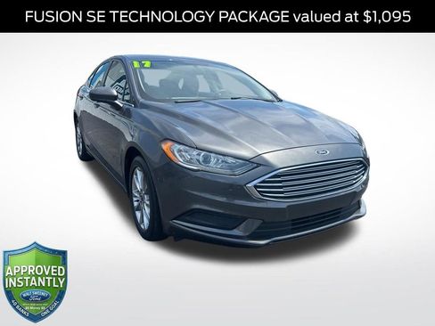 Used 2017 Ford Fusion SE w/ Fusion SE Technology Package FWD image 1