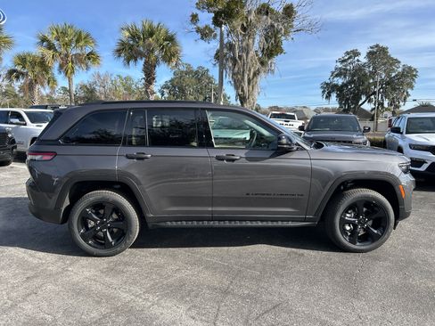 New 2025 Jeep Grand Cherokee Limited w/ Black Appearance Package image 10