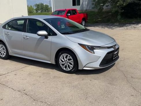Used 2024 Toyota Corolla LE FWD image 2