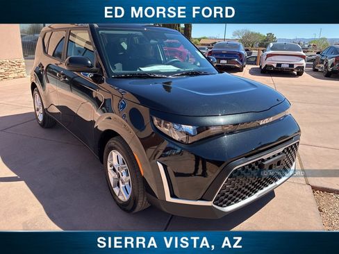 Used 2025 Kia Soul LX FWD image 10