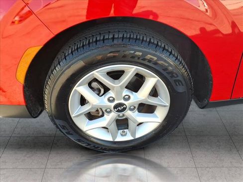 Used 2025 Kia Soul LX w/ LX Technology Package FWD image 13