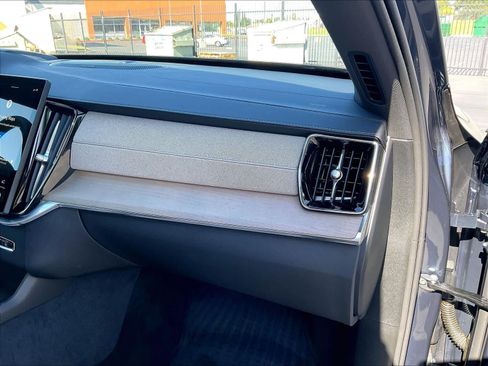 Used 2026 Volvo XC90 B6 Ultra w/ Protection Package Premier AWD/4WD image 19