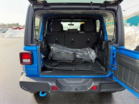 Used 2023 Jeep Wrangler Unlimited w/ Cold Weather Group image 7