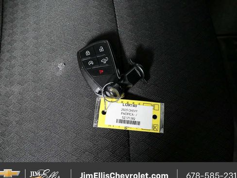 Certified 2025 Chevrolet Silverado 1500 LT AWD/4WD image 23