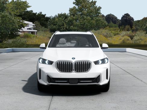 New 2025 BMW X5 xDrive50e w/ Climate Comfort Package image 3