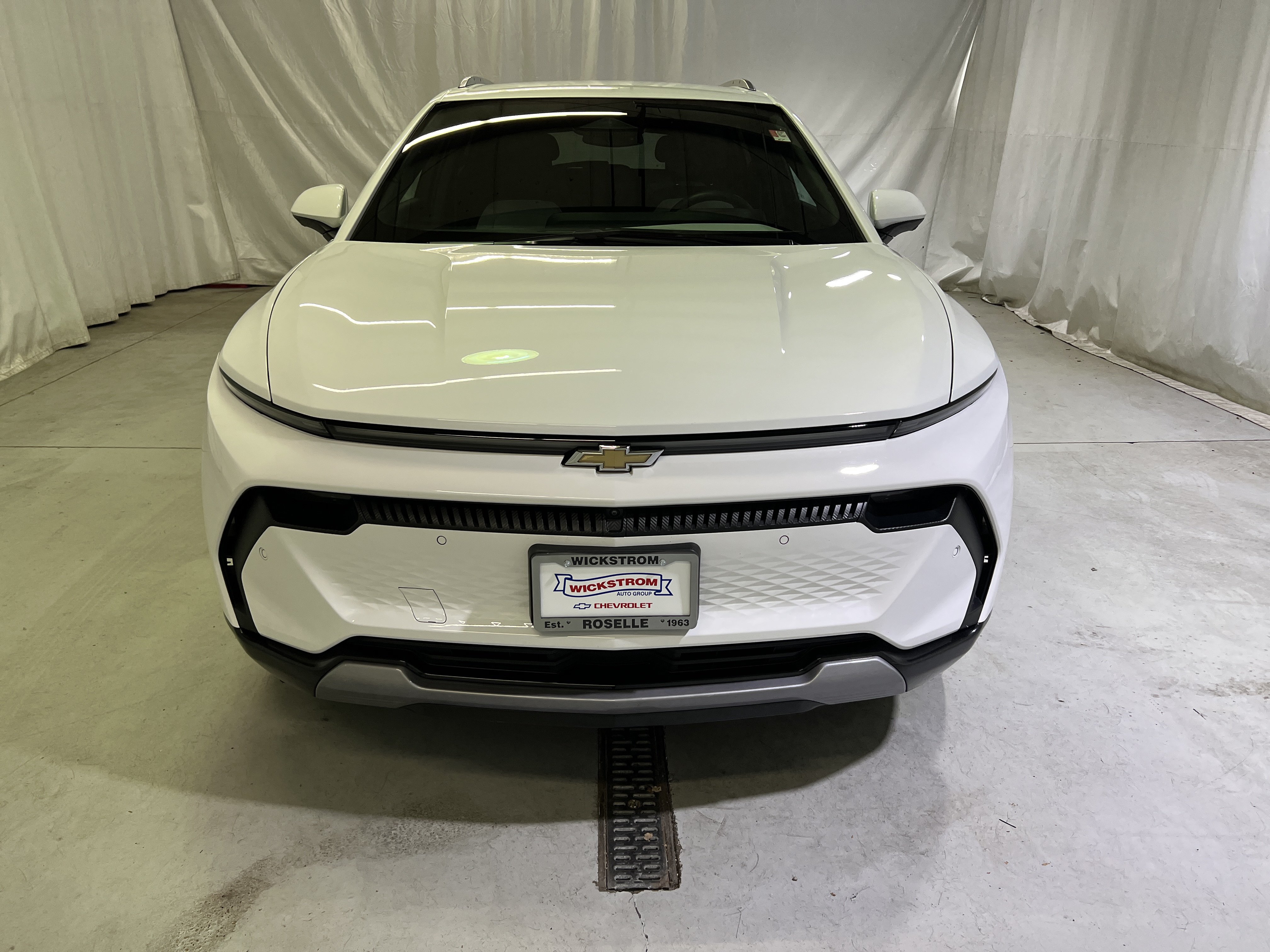 Used 2024 Chevrolet Equinox EV LT w/ Active Safety Package 3 FWD image 3