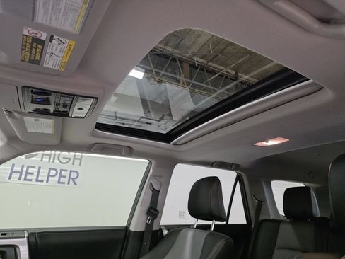 Used 2021 Toyota 4Runner SR5 Premium w/ Moonroof Package AWD/4WD image 40