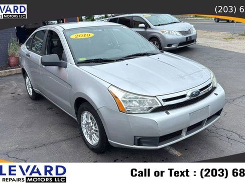 Used 2010 Ford Focus SE image 1