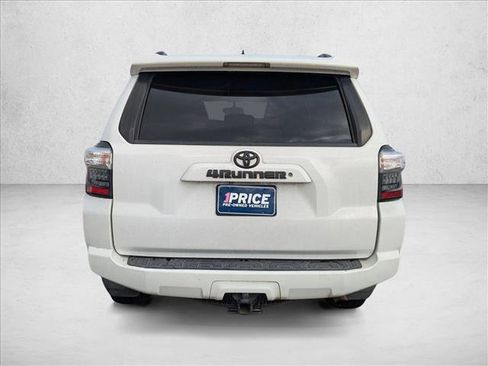 Used 2015 Toyota 4Runner SR5 image 6
