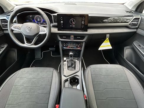New 2026 Volkswagen Taos SE FWD image 10