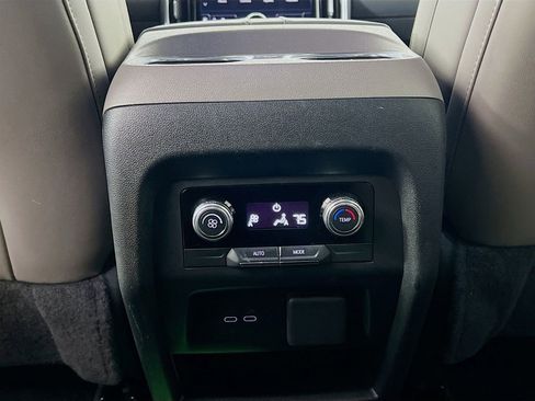 Used 2024 GMC Acadia Elevation image 26