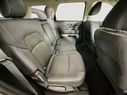 Used 2024 Nissan Pathfinder SV FWD image 27