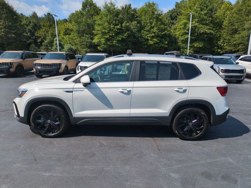 Used 2022 Volkswagen Taos SE AWD/4WD image 4
