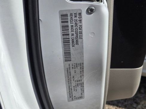 Used 2023 Chrysler Voyager LX image 33