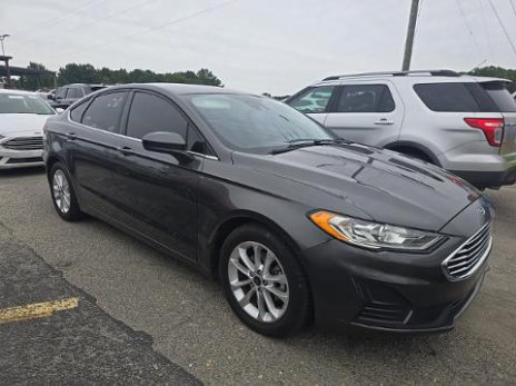 Used 2019 Ford Fusion SE FWD image 2