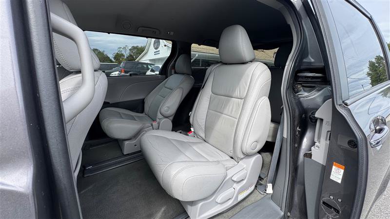 Used 2017 Toyota Sienna XLE w/ XLE Navigation Package FWD image 36