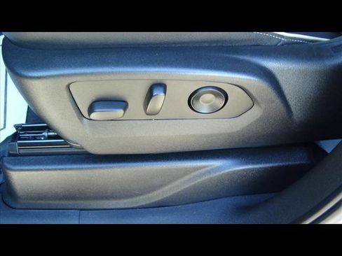 Used 2022 Chevrolet Suburban Premier image 15