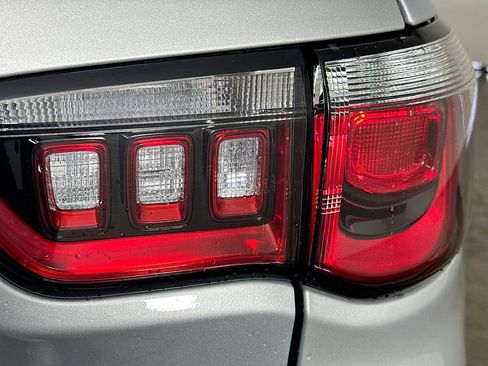 Used 2025 Jeep Compass Latitude image 30