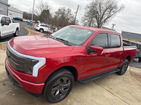 Used 2023 Ford F150 Lightning Lariat image 3