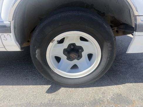 Used 1994 Chevrolet S10 Pickup LS RWD image 15
