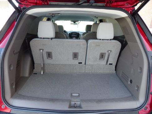 Used 2019 Chevrolet Traverse LT w/ LPO, Floor Liner Package image 40